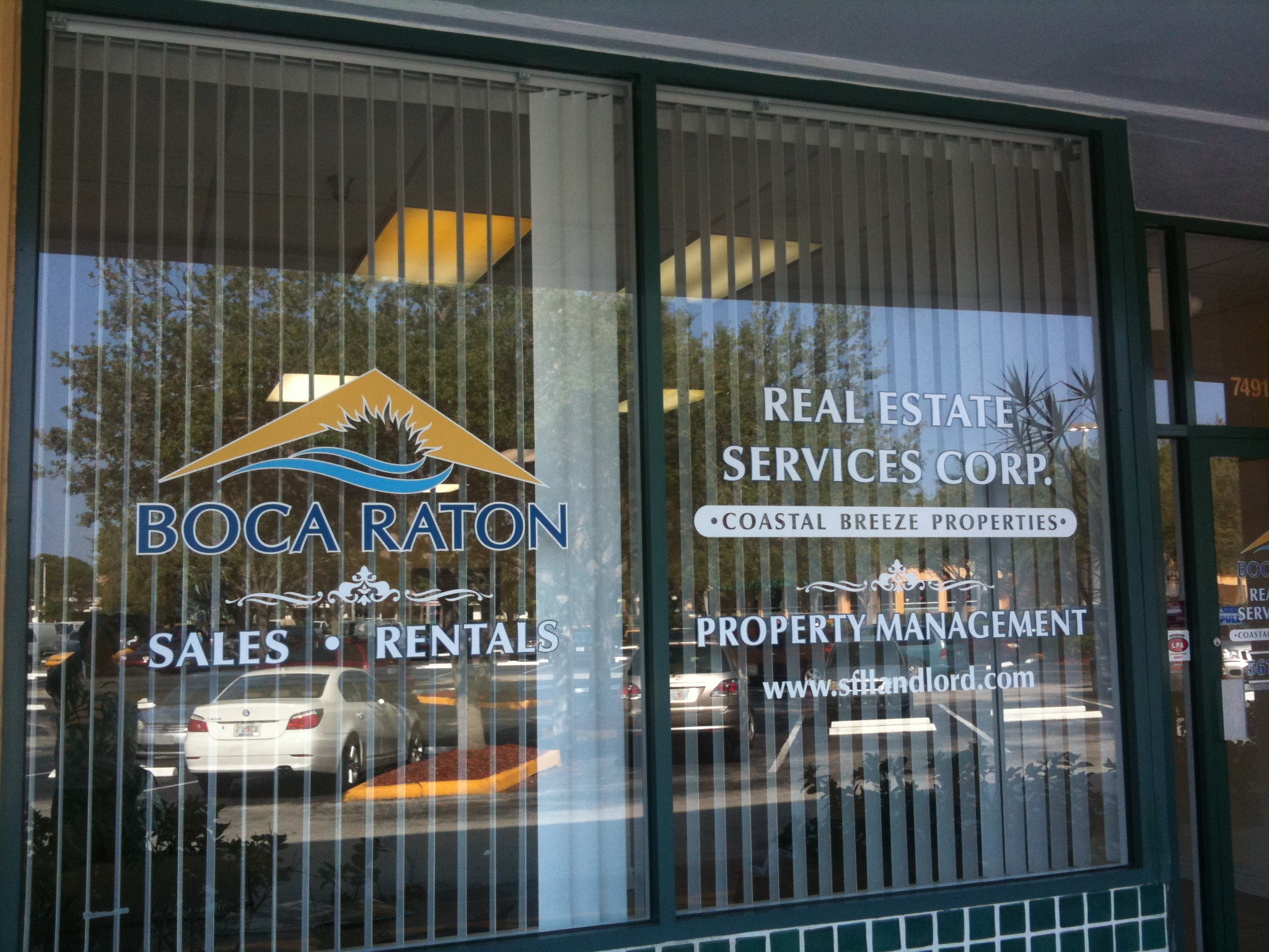Window vinyl lettering for coastal business